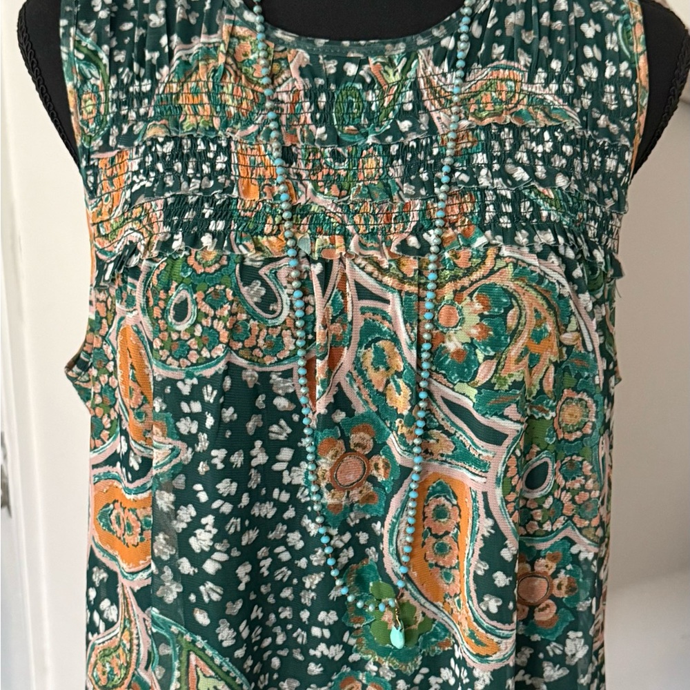 Like New Les Serein top is a pretty green. It’s light and flows for summer.